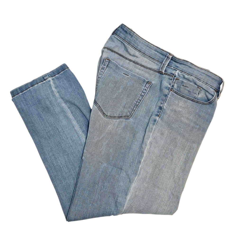 Reitmans Classic Faded Wash Straight Leg Jeans